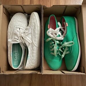 KEDS 2 Pair | White Eyelet + Kelly Green w Grosgrain Ribbon Laces Size 6 | GUC